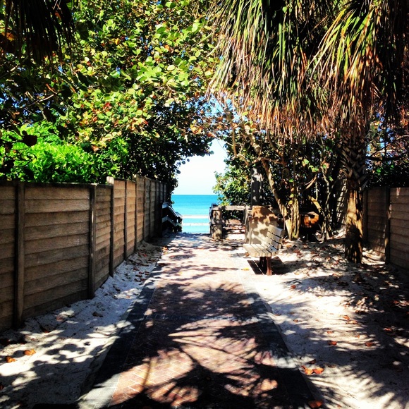 Meet your Posher, Katie - Picture 3 of 4